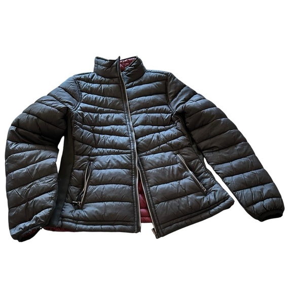 Maroon/Black Reversible Jacket with Quilted Design Fabric - Picture 2 of 4